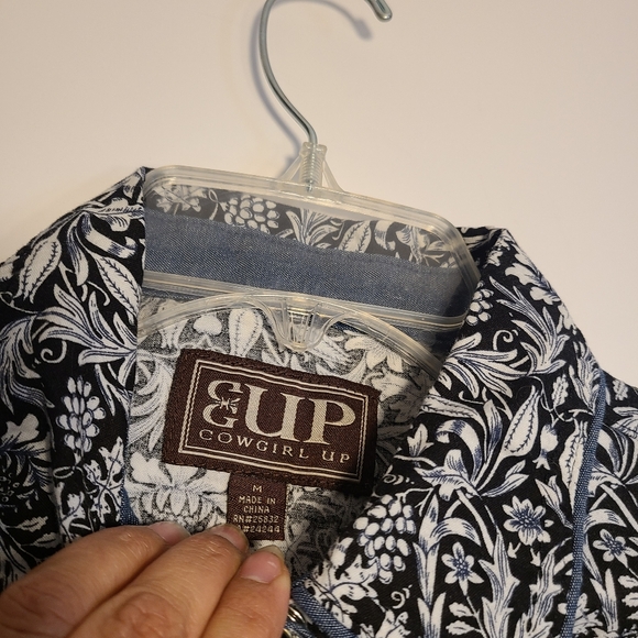 Cowgirl Up Western Shirt Women Size Medium Floral Snap Buttons Long Sleeve - Picture 7 of 10